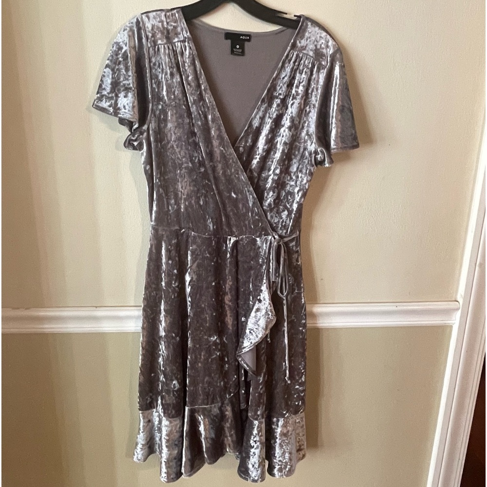 Aqua crushed velvet dress size medium worn once. In excellent condition